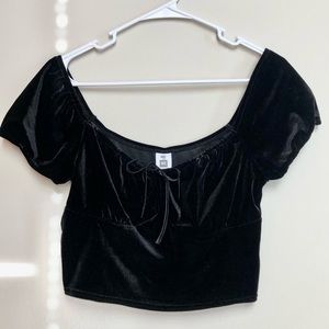 In excellent condition, never worn! Black velvet texture. Marked as a medium.